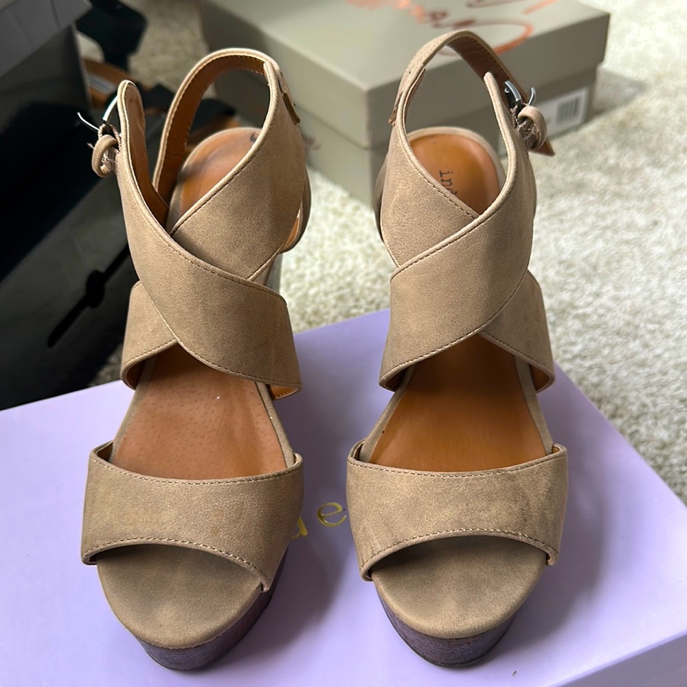 Indigo Rd. Tan wedges